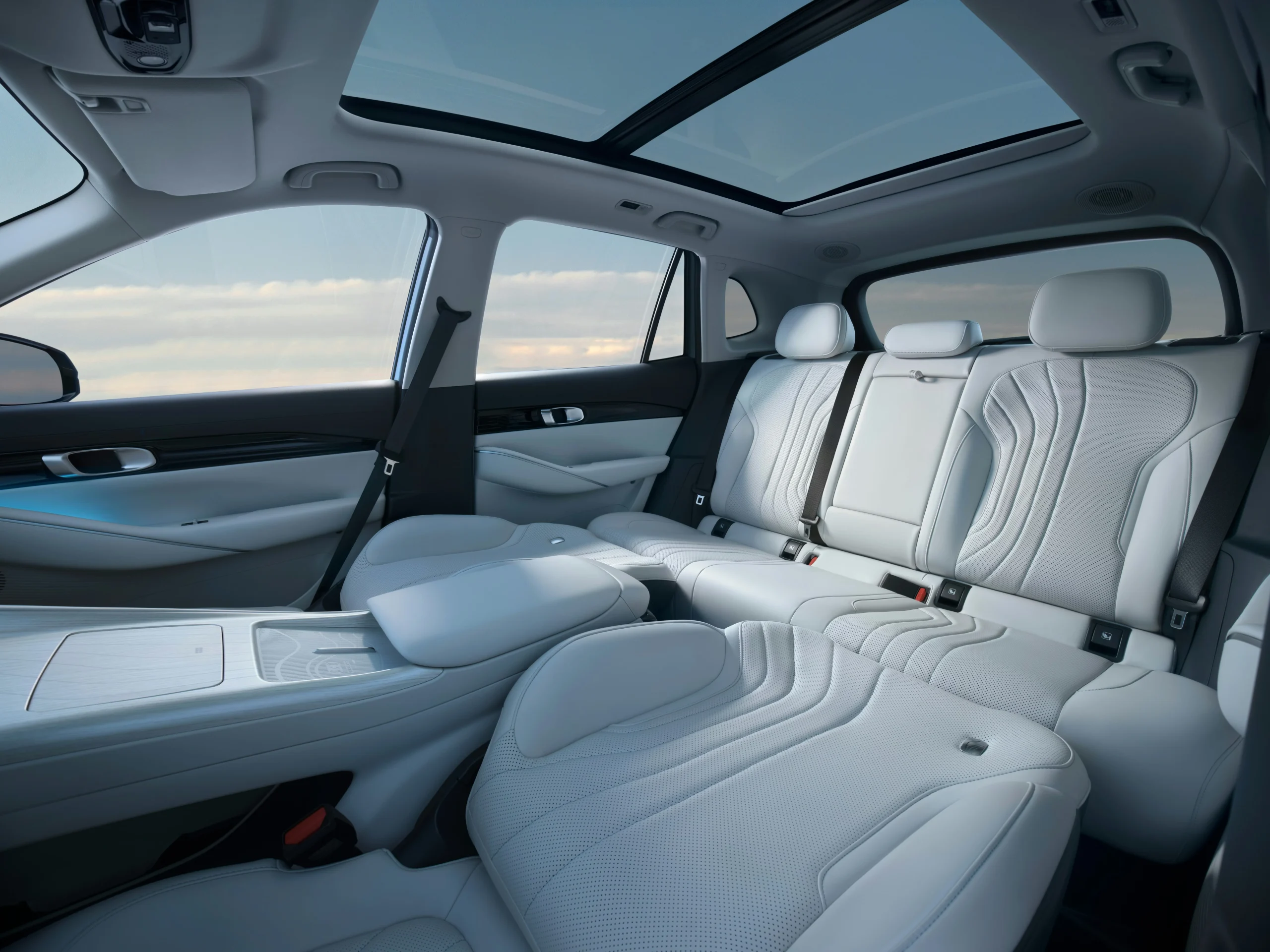 GEELY E5 ELEKTROMOS SUV 11 GEELY E5 Fűthető, szellőztethető, masszázsfunkciós ülések