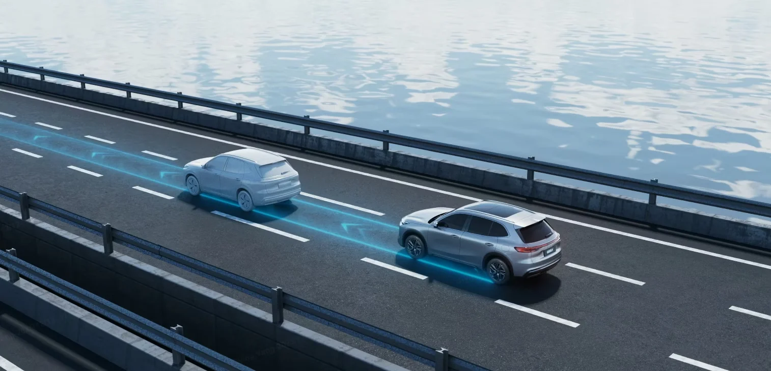 GEELY STARRAY EM-i 20 GEELY MENTES STARRAY INTELLIGENS CRUISE CONTROL: Segíti a sávban tartást és a sebesség optimalizálását a közlekedési környezethez igazodva.