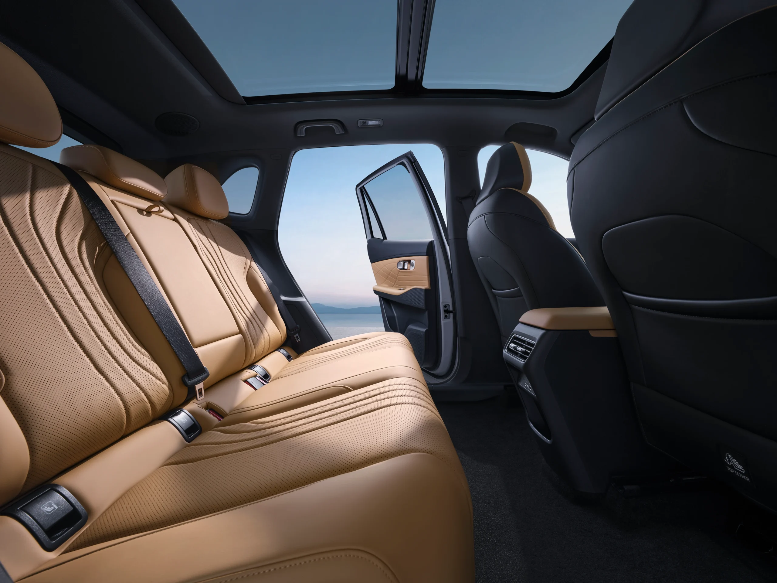 GEELY STARRAY EM-i 11 GEELY MENTES: Prémium hátsó ülések