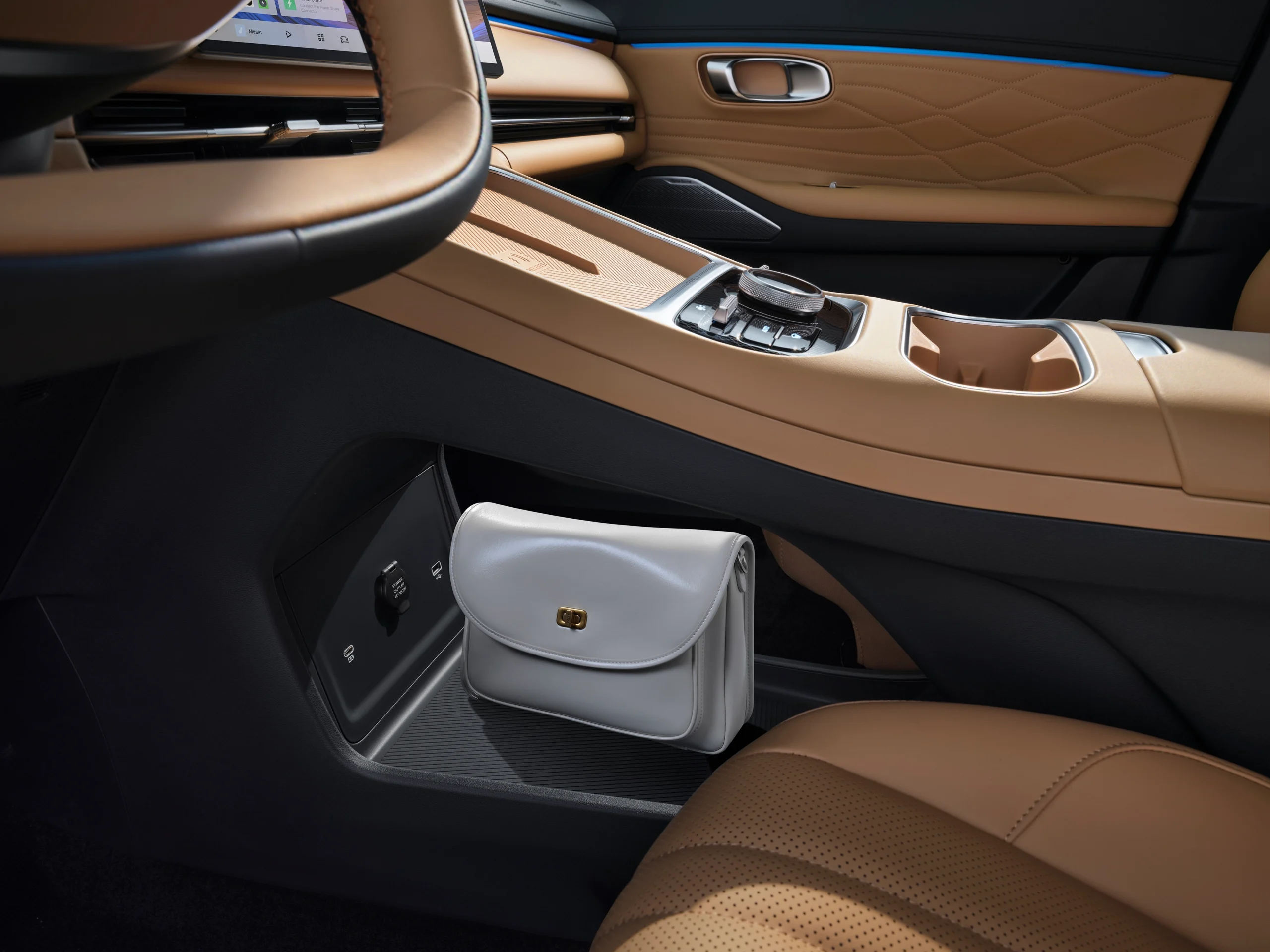 GEELY STARRAY EM-i 8 GEELY STARRAY EM-i prémium anyagok