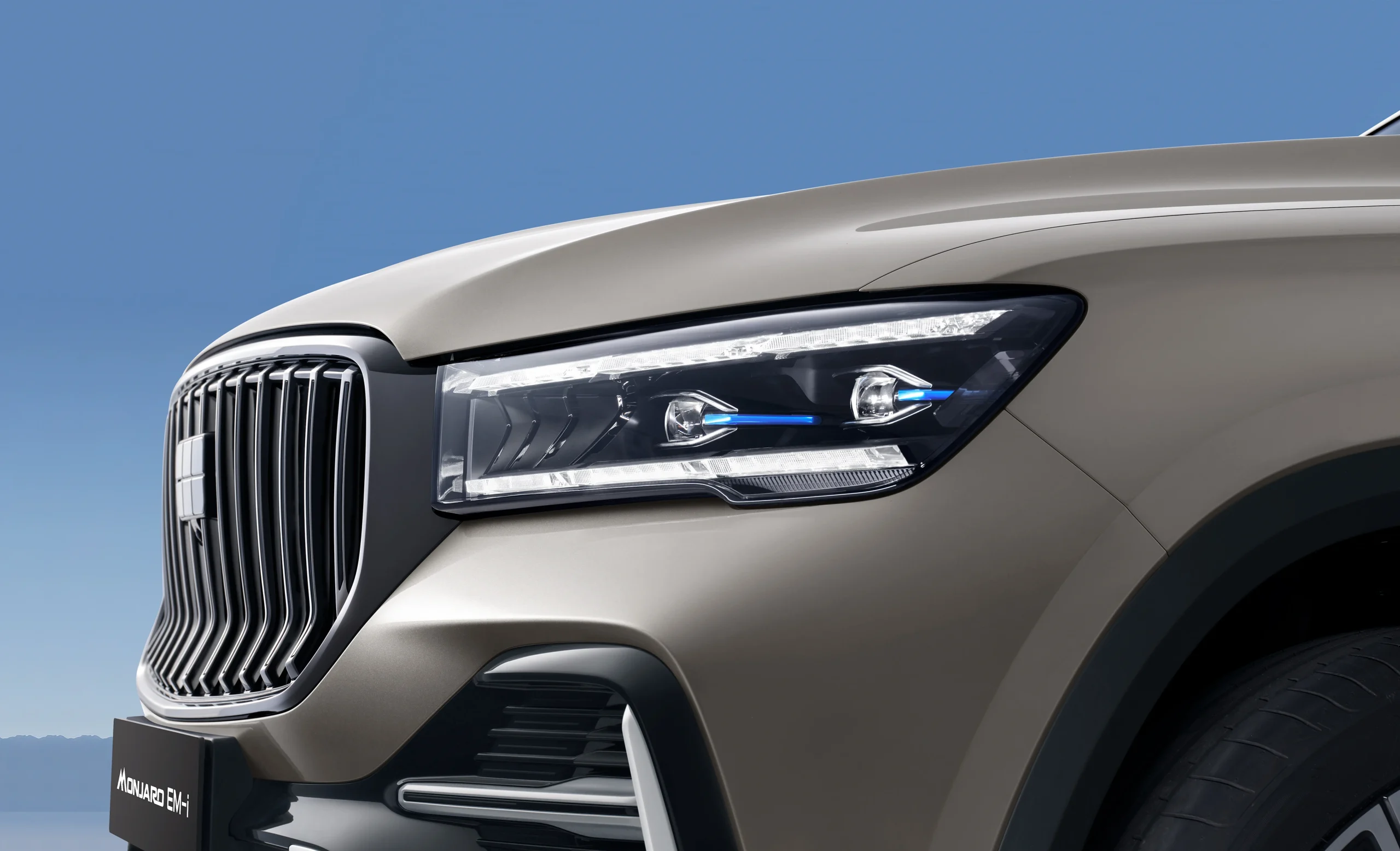 GEELY MONJARO EM-i 5 LED FÉNYSZÓRÓK Matrix LED technológia biztosítja a maximális láthatóságot.