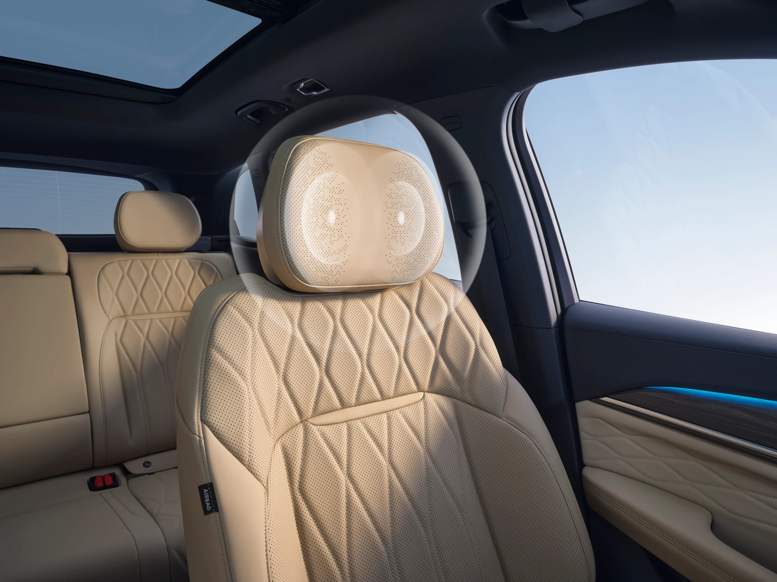GEELY MONJARO EM-i 18 REJTETT HANGSZÓRÓK A fejtámlába rejtett hangszórók prémium hangzást biztosítanak