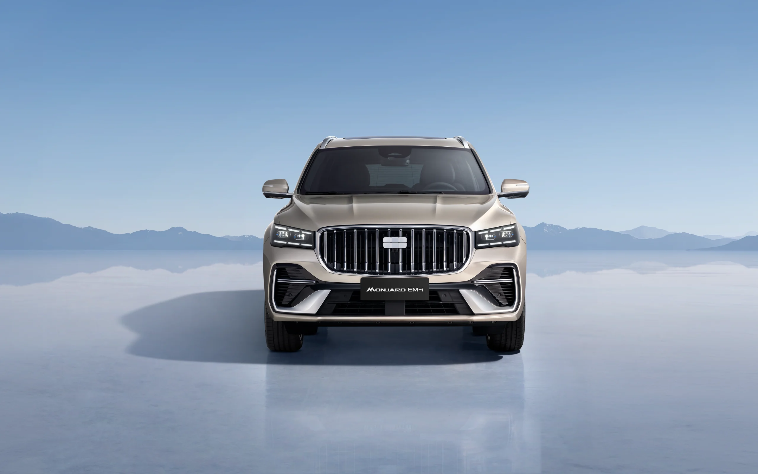 GEELY MONJARO EM-i 2 KARAKTERES ELSŐ BENYOMÁS A Monjaro EM-i tekintélyt parancsoló formaterve garantálja, hogy már az első benyomás lehengerlő legyen.